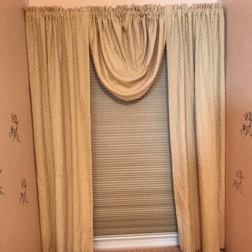 Window curtains - Picture 5 of 9